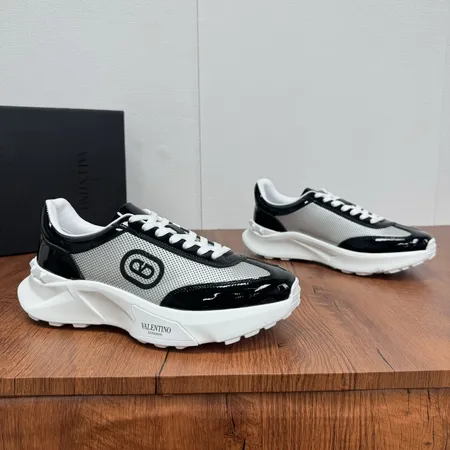 ヴァレンティノ スニーカー