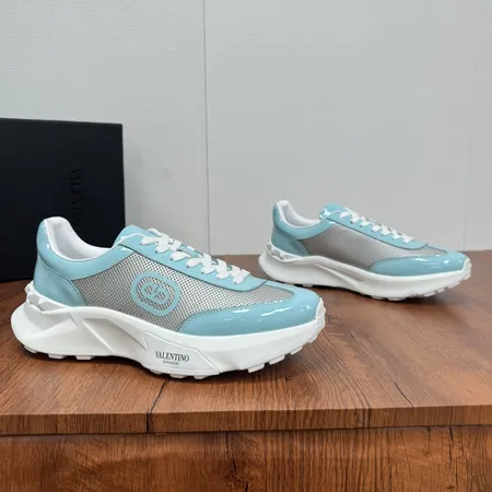 ヴァレンティノ スニーカー