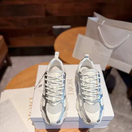 ディオール スニーカー