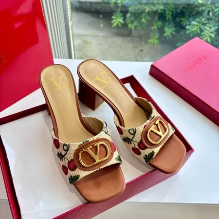 ヴァレンティノ サンダル