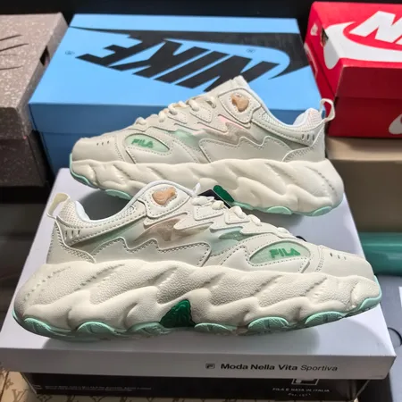 フィラ スニーカー