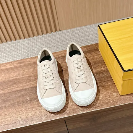 フェンディ カジュアルシューズ