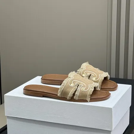 セリーヌ スリッパ