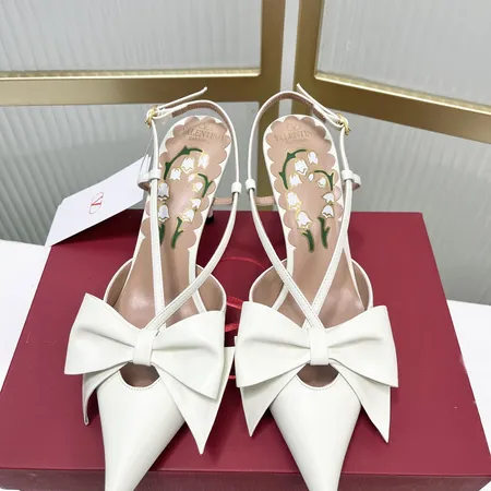 ヴァレンティノ サンダル