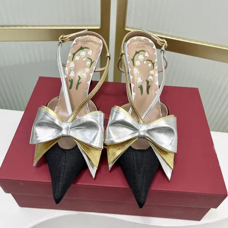 ヴァレンティノ サンダル