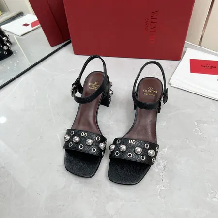 ヴァレンティノ サンダル