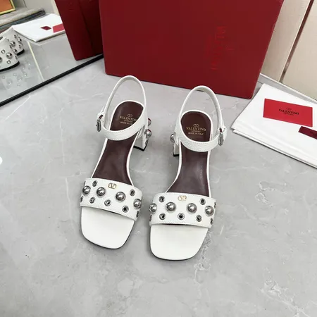 ヴァレンティノ サンダル