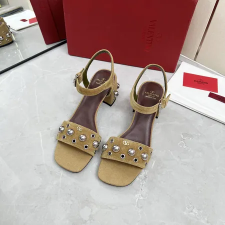 ヴァレンティノ サンダル