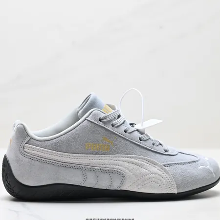 プーマ スニーカー