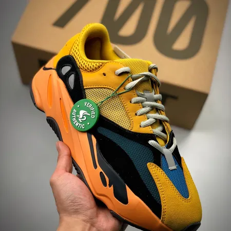 アディダス スニーカー