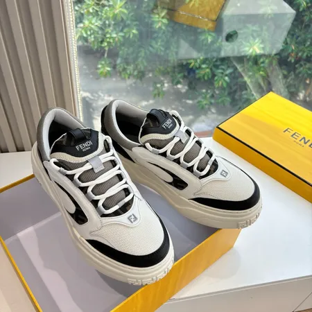 フェンディ カジュアルシューズ