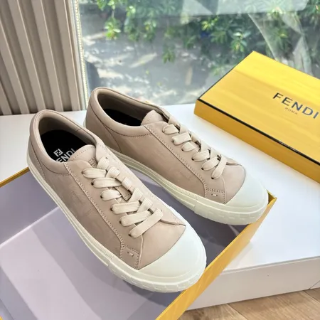 フェンディ カジュアルシューズ