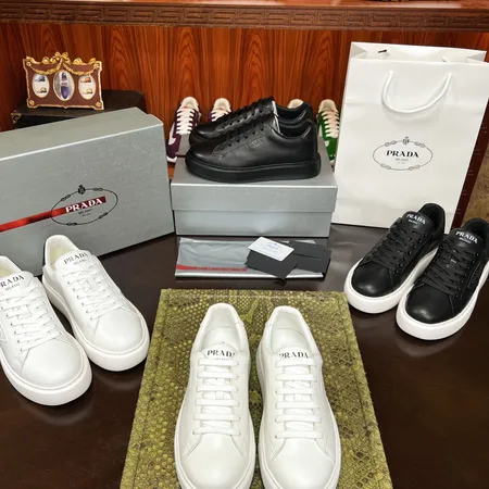 プラダ カジュアルシューズ