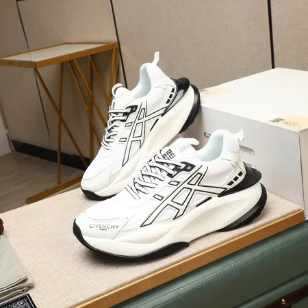 ジバンシィ スニーカー