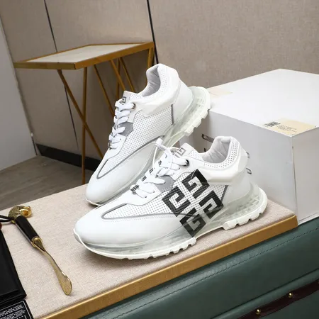 ジバンシィ スニーカー