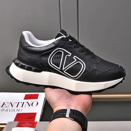 ヴァレンティノ スニーカー