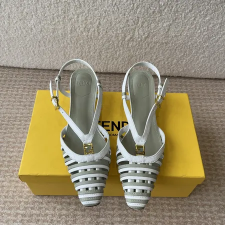 フェンディ サンダル