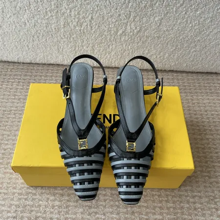 フェンディ サンダル