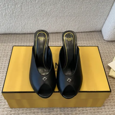 フェンディ サンダル