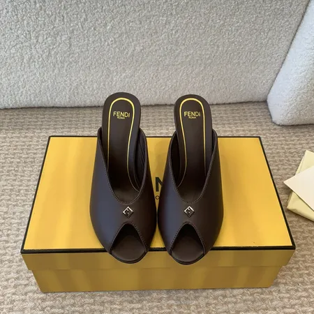 フェンディ サンダル