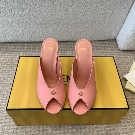 フェンディ サンダル