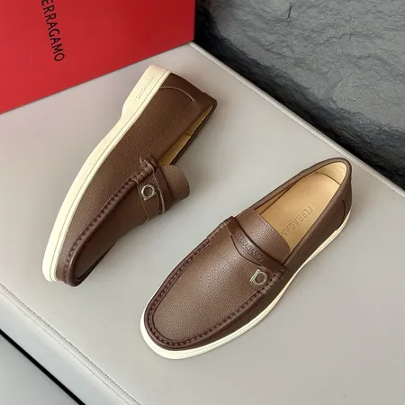 フェラガモ カジュアルシューズ