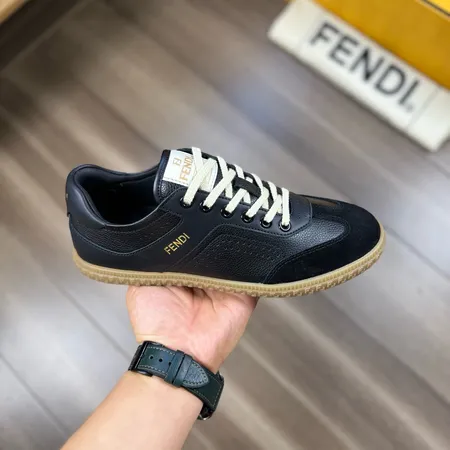 フェンディ カジュアルシューズ