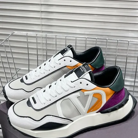 ヴァレンティノ スニーカー