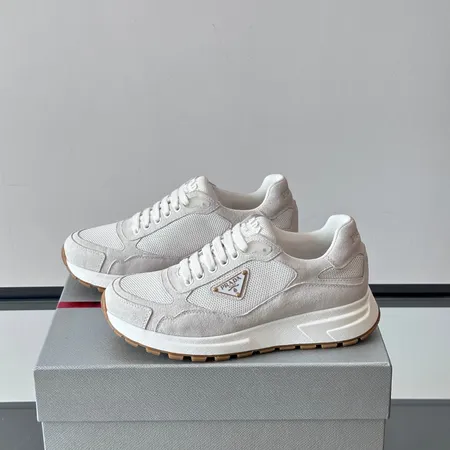 プラダ スニーカー