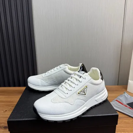 プラダ スニーカー