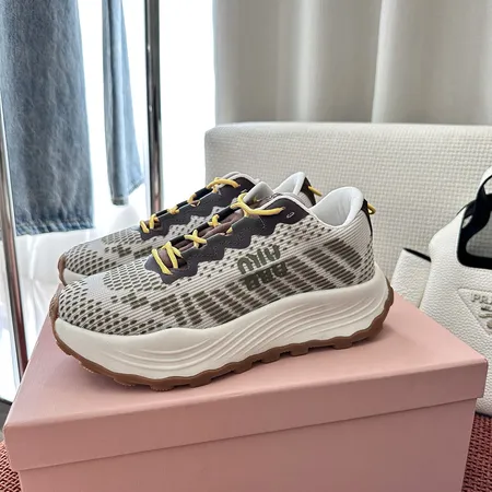 ミュウミュウ スニーカー