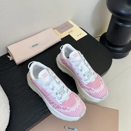 ミュウミュウ スニーカー