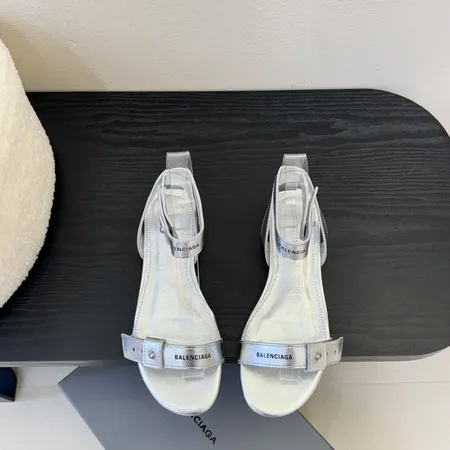 バレンシアガ サンダル