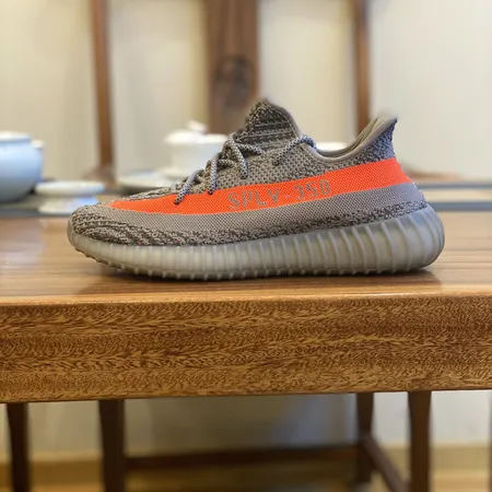 アディダス スニーカー