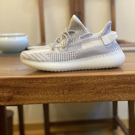 アディダス スニーカー