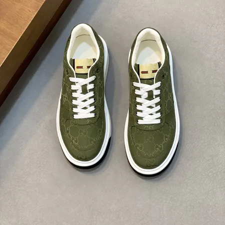 グッチ カジュアルシューズ