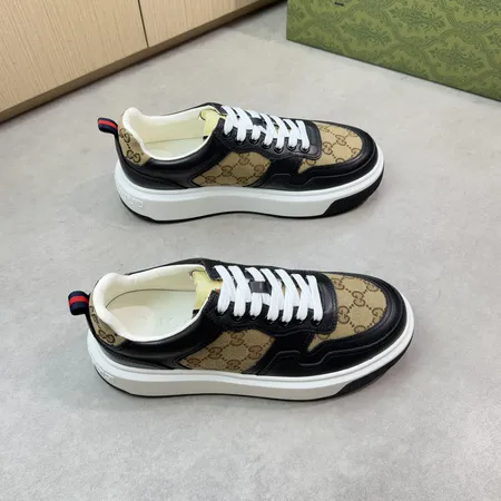 グッチ カジュアルシューズ