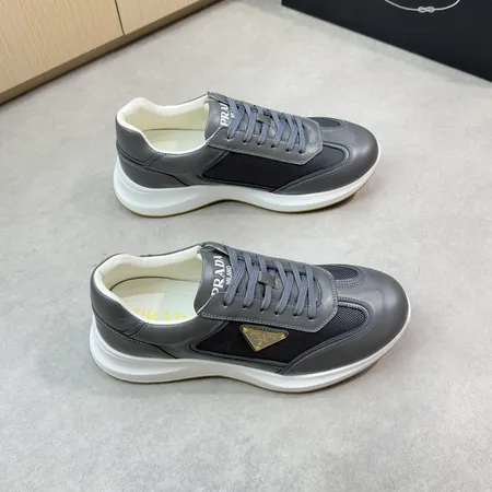 プラダ カジュアルシューズ