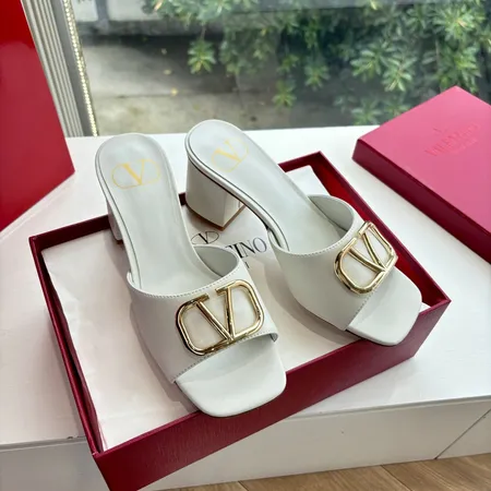 ヴァレンティノ スリッパ