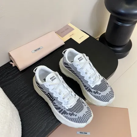 ミュウミュウ スニーカー