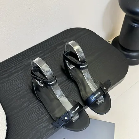 バレンシアガ サンダル