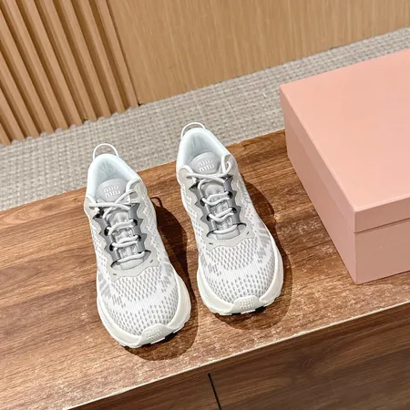 ミュウミュウ スニーカー