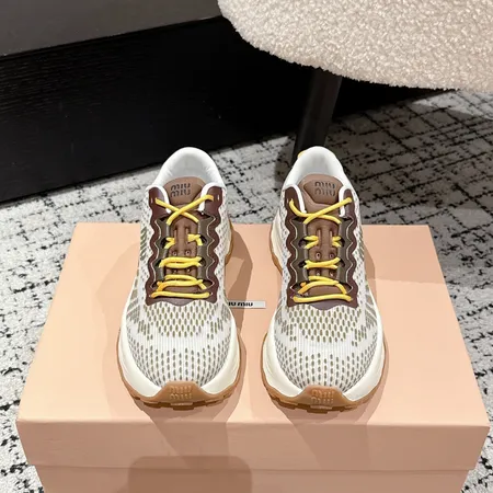 ミュウミュウ スニーカー