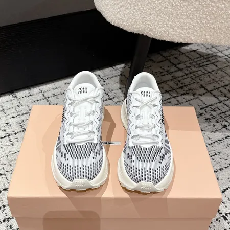 ミュウミュウ スニーカー