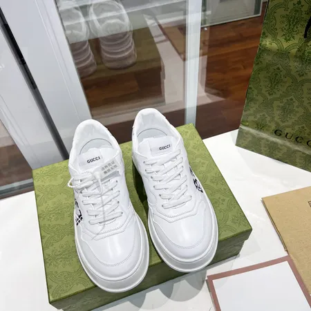 グッチ カジュアルシューズ