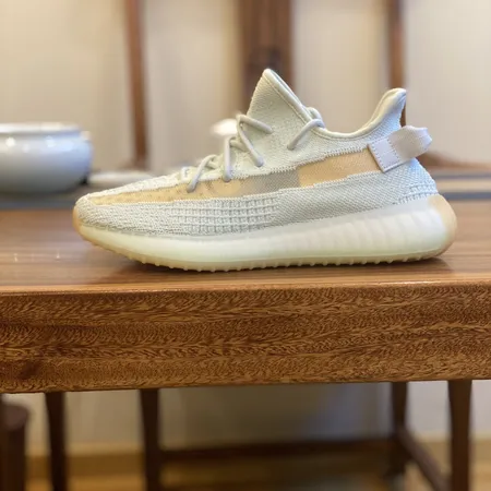 アディダス スニーカー