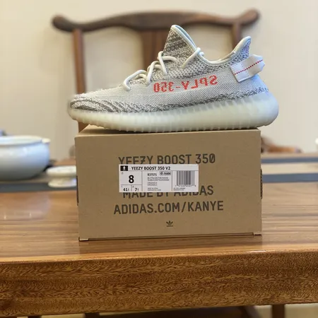 アディダス スニーカー