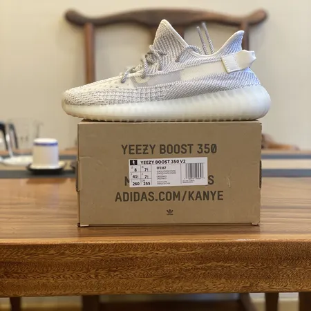 アディダス スニーカー