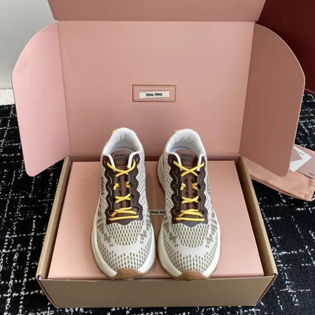 ミュウミュウ スニーカー