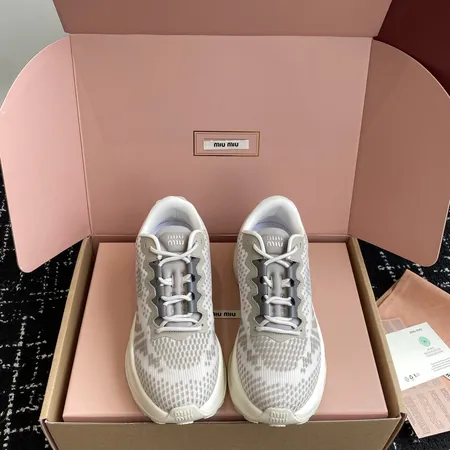 ミュウミュウ スニーカー